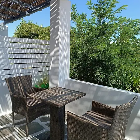 Apanema Paros * Naousa (Paros)