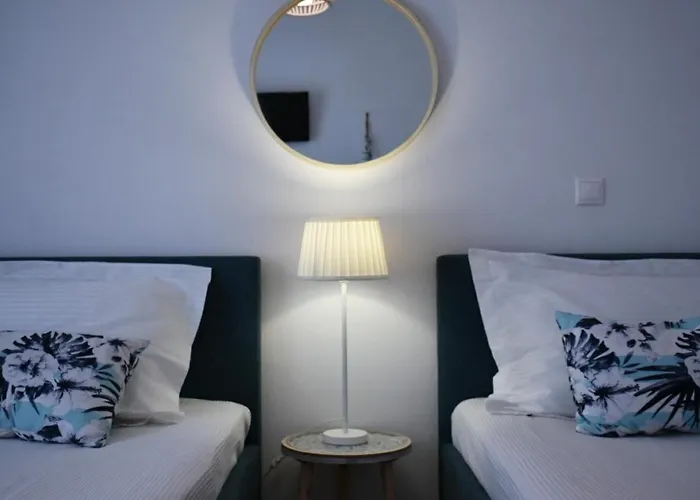 Apanema Paros Náusza