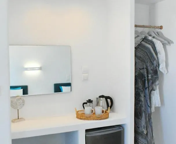 Apanema Paros * Náusza