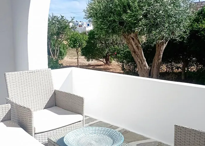 Apanema Paros Náusza