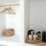 Apanema Paros * נאוסה