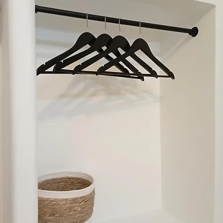 Apanema Paros * Nausa