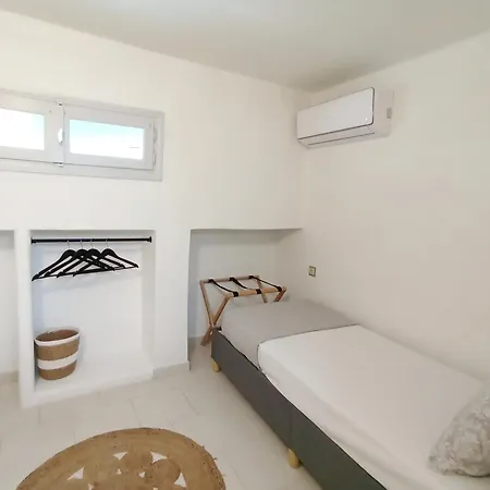 Apanema Paros * Nausa