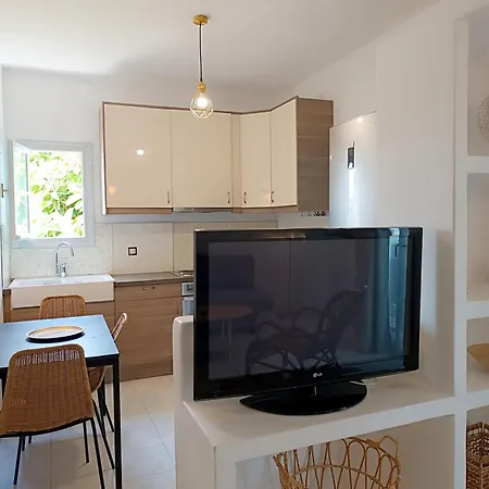 Apanema Paros Apartament *