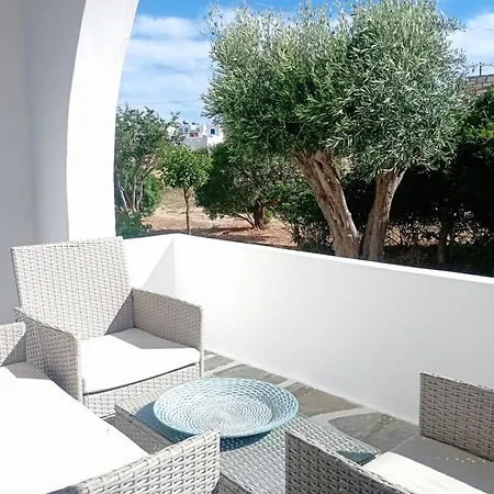 Apanema Paros Nausa